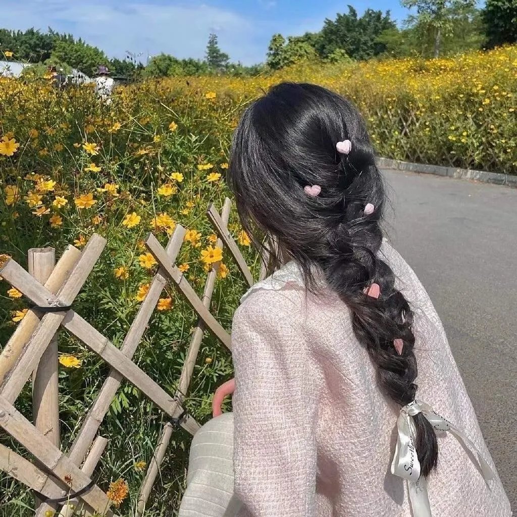 向天真的女生投降
